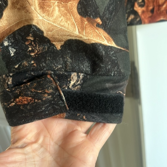 Lightweight camo jacket. Size medium. - Picture 6 of 10